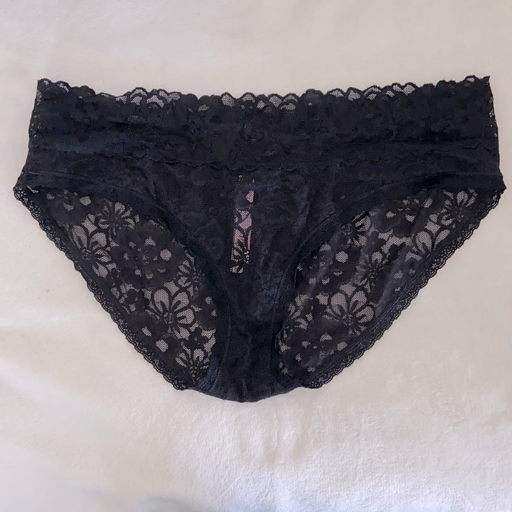 Victoria’s Secret lace hip hugger underwear L